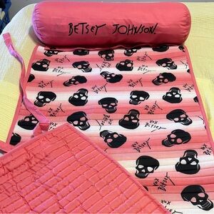 Betsey Johnson Cotton Quilted Beach Mat Yoga - Pink with Black Skulls
